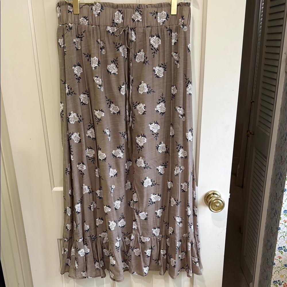 Toupe floral maxi skirt